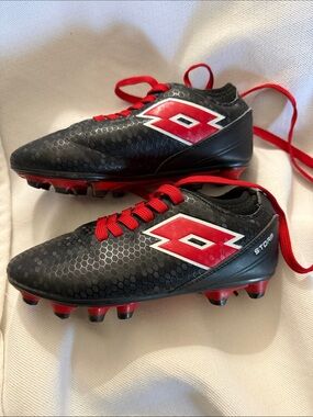 Lotto Storm Kids Youth Soccer Cleats Black Red Size 1 Great condition